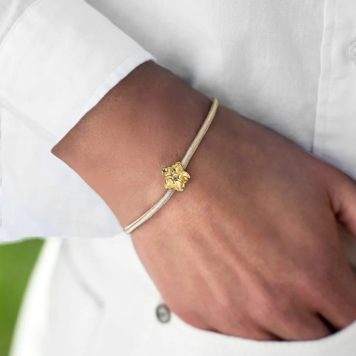 Flora Danica Forglemmigej Blomst Silkearmbånd Champagne Forgyldt – FMN-SILK-CHAMPAGNE-G-001