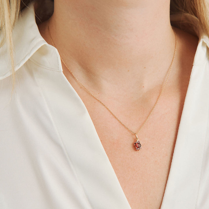 Mads Z Four Seasons Autumn Petite Granat Vedhæng i 14 kt. guld – produktbillede 2
