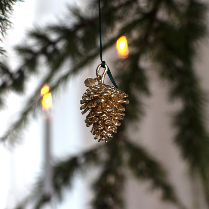 Flora Danica Pine cone – 18 Karat Gold-Plated Christmas Decoration – product image 2