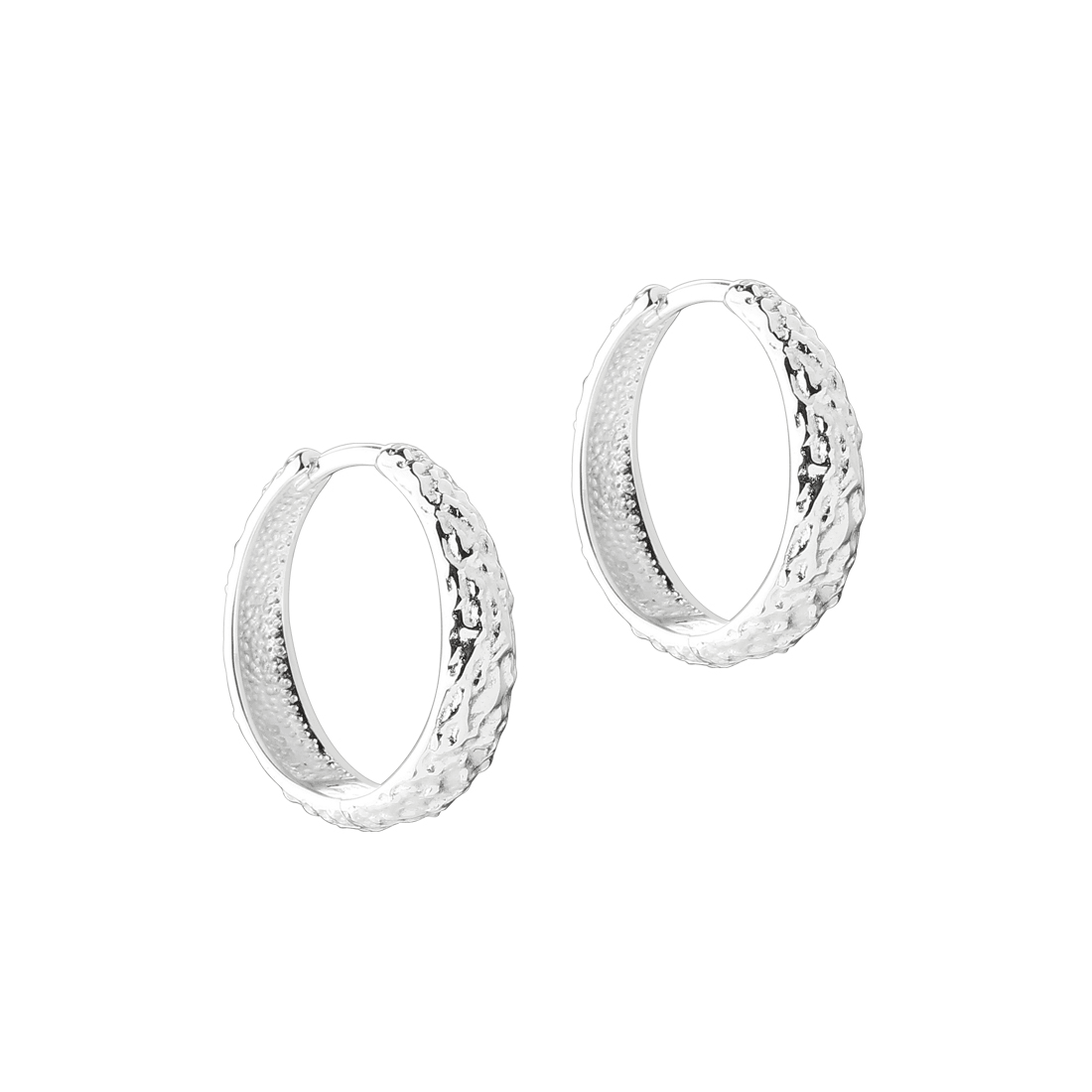 Aqua Dulce Cappa Large Hoop in silver, shiny creoles with hammered surface. Model 6239-1.