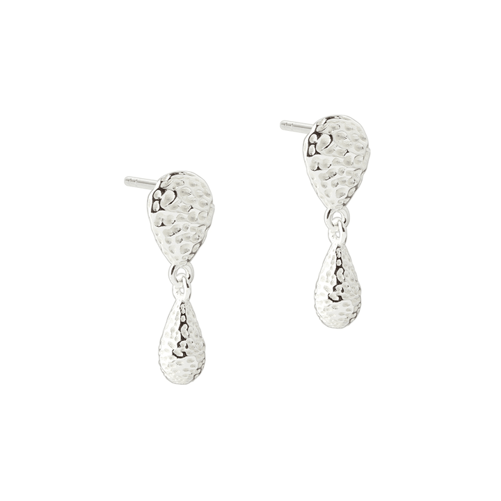 Aqua Dulce Cappa small earrings in silver with hammered surface, teardrop design, Model 6221-1.