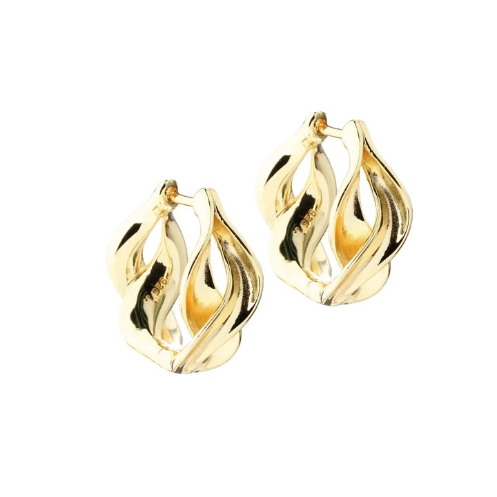 Aqua Dulce Curva Hoop in gold-plated, elegant twisted earrings with a glossy surface. Model 6512-1