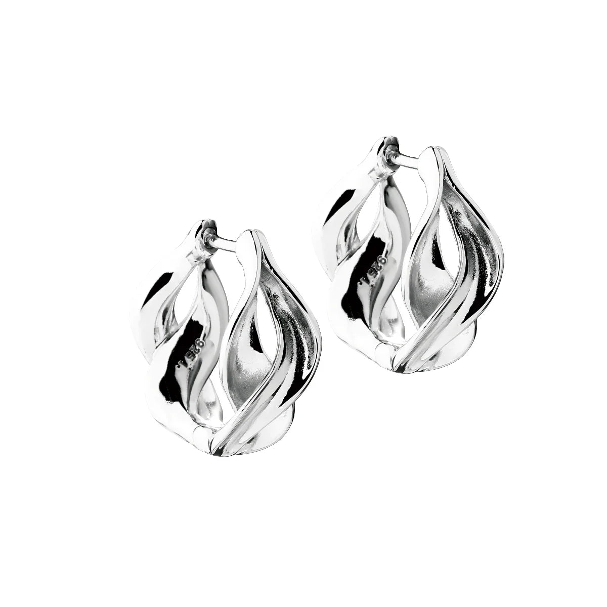 Aqua Dulce Curva Hoop in silver, shiny creoles with twisted, organic shape. Model 6511-1