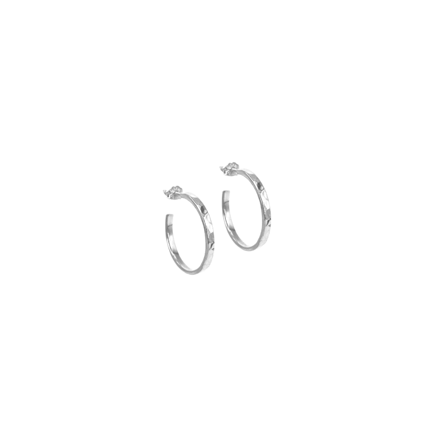 Aqua Dulce Elena Hoops in silver, elegant round earrings with a hammered surface. Model 5723-5723-1