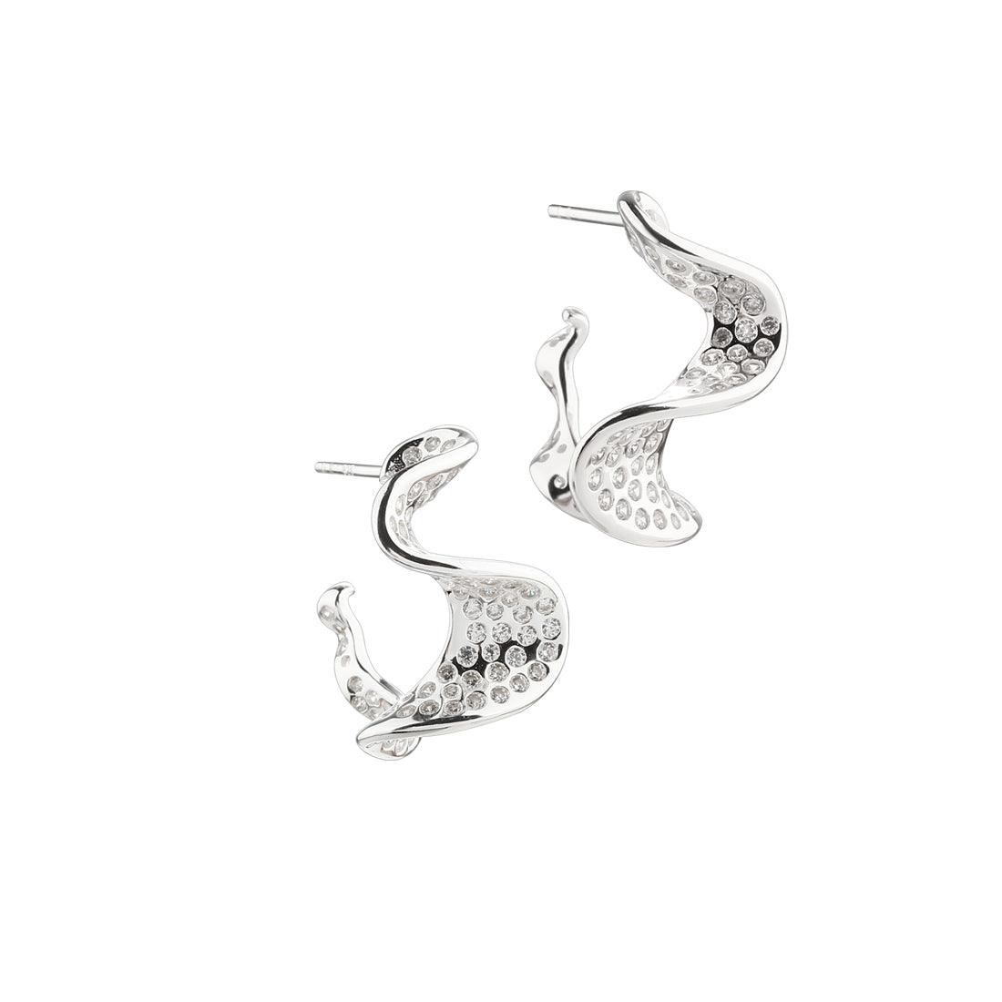 Aqua Dulce Rhumba Darling Hoop silver earrings in wavy shape with sparkling stones, Model 6001-6001-1.