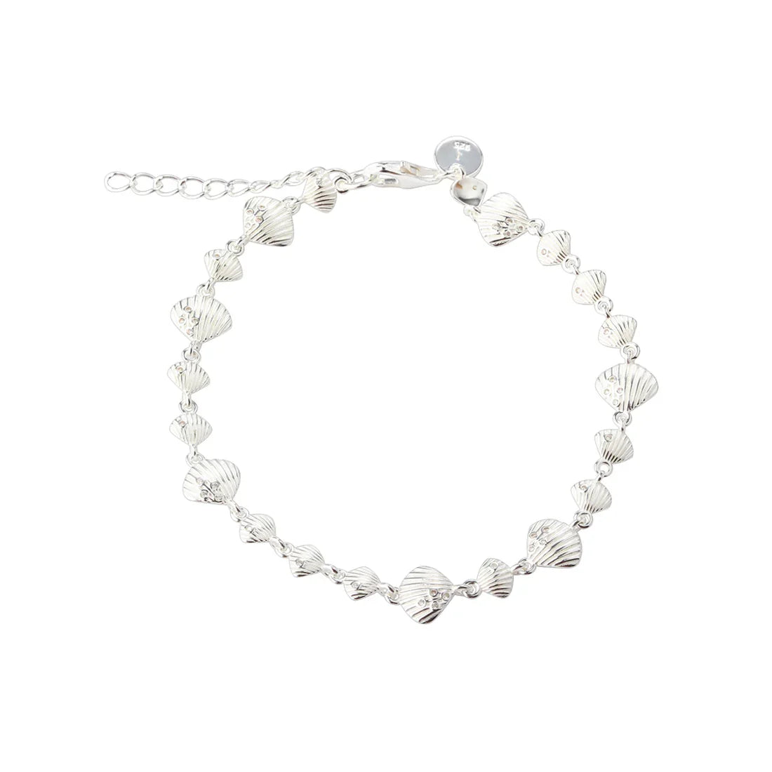 Aqua Dulce Shelly Bracelet in silver with small clam-shaped links, elegant detail. Model 6316-1.