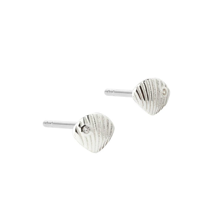 Aqua Dulce Shelly Small earrings in silver with seashell design and small clear stone, Model 6197-1