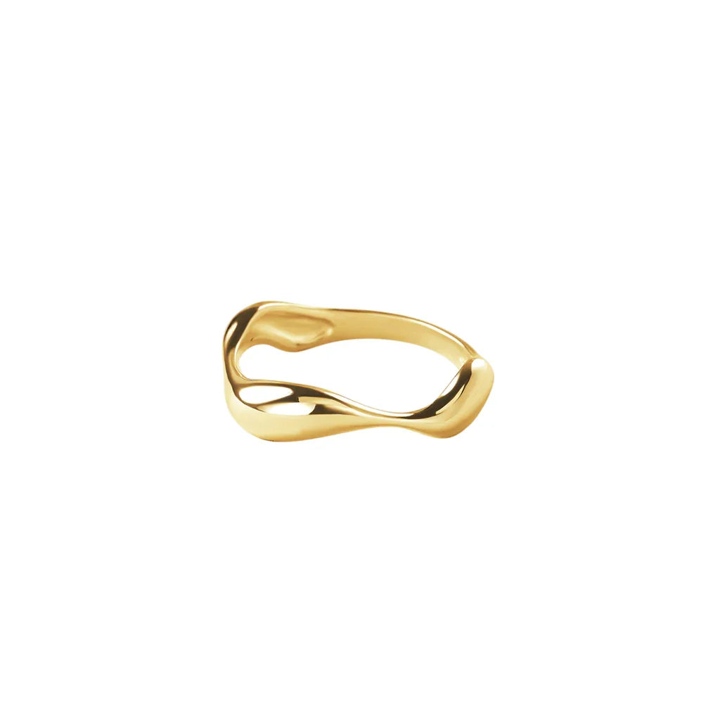 Aqua Dulce Wave Ring in gold-plated, organically shaped gold ring with glossy surface. Model 6626-001