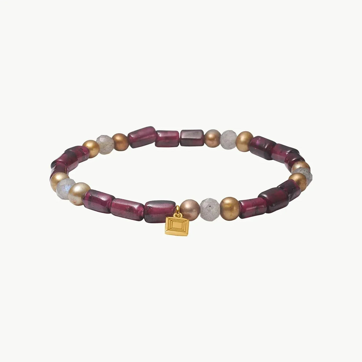 carre-naomi-garnet-golden-pearl-and-labradorite bracelet shows an elastic bracelet with red garnets, golden pearls and labradorite. Model fb4657gabglb-1