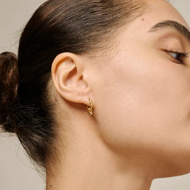 Enamel Belle Hoops in gold-plated silver can be seen worn in the ear, elegant and simple, Model E245GM-2.