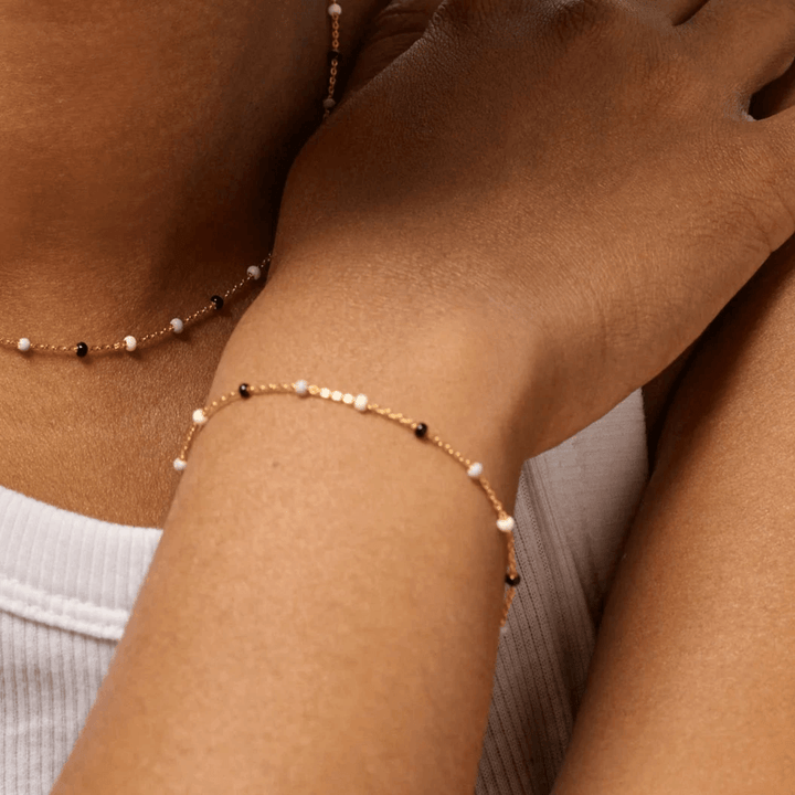 enamel lola salt n pepper bracelet with small black and white pearls in gold look, Model b66g-saltpepper-b66g-saltpepper-2