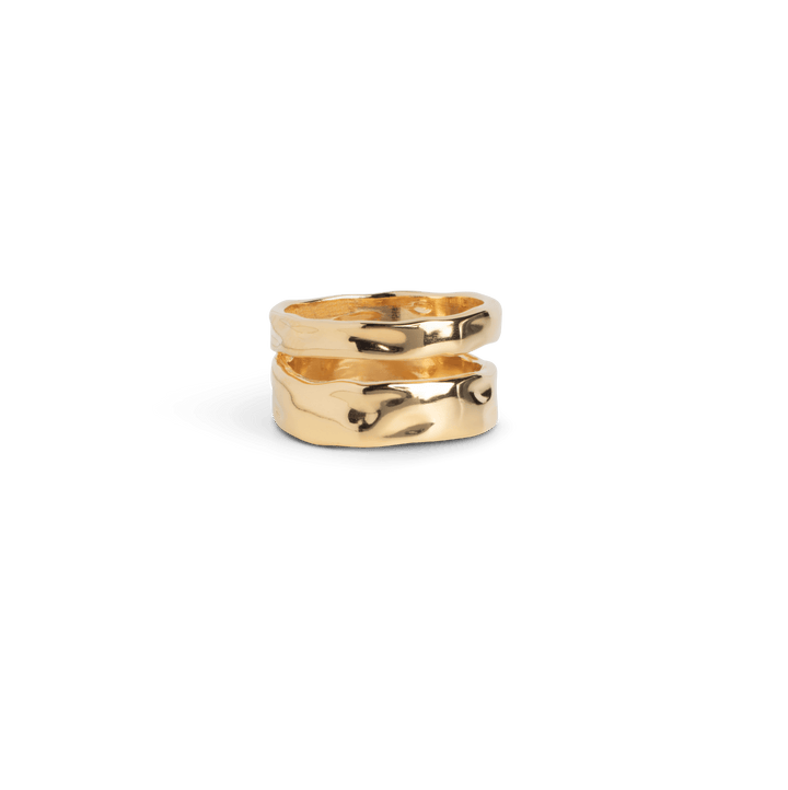 enamel sandra statement ring gold plated shows a wide, shiny gold ring with an organic, wavy surface. Model R92G-R92G-001