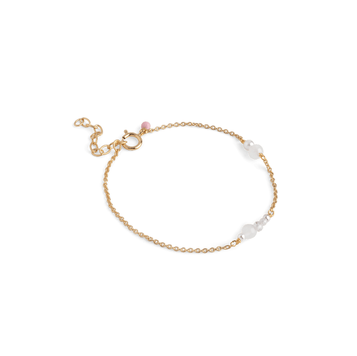 enamel white and pearls gold-plated bracelet with white pearls and adjustable chain, Model b136g-white-1