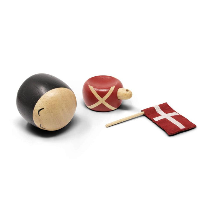 FableWood Between Garder Frederik, wooden figure in red and black, separated by small Danish flag. Model 1401-2