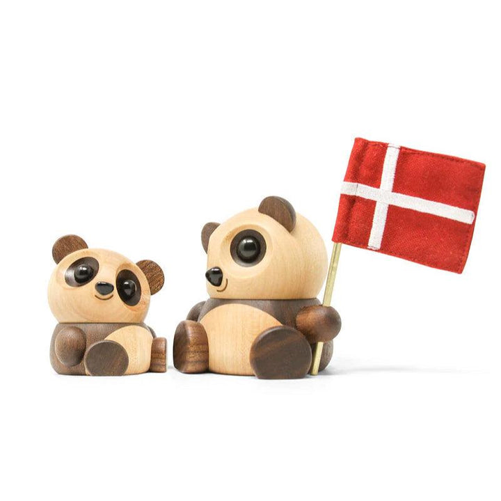 Fablewood Pom Pom The Little Panda, two wooden figures in shades of brown, one with Dannebrog. Model 1408-2