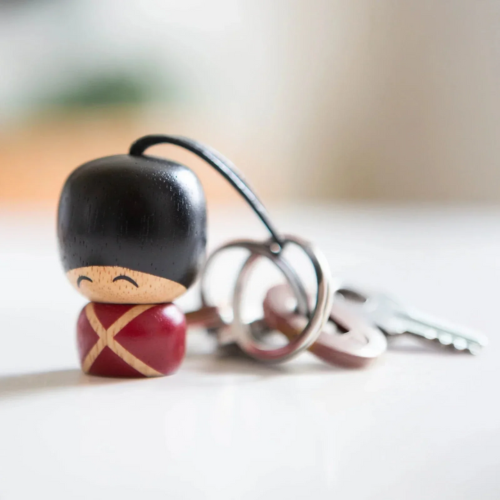 Fablewood Vincent the little guard key ring in wood, red and black uniform, Model 1409-2