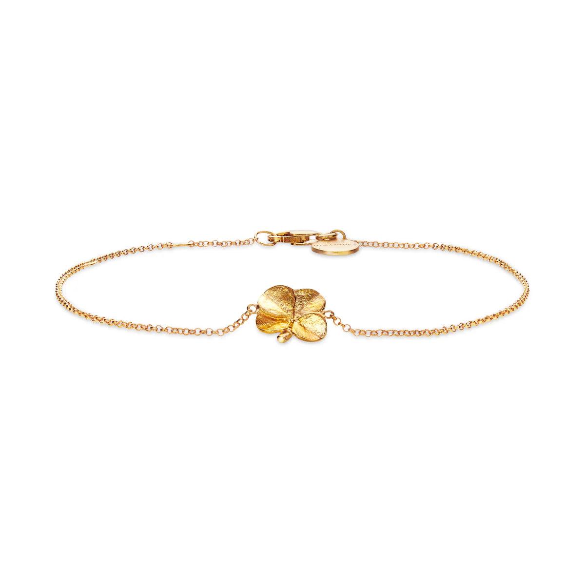 Flora Danica Four-leaf clover Bracelet 18kt Gold shown from the front, classic chain with four-leaf clover pendant, Model FLC-BR-18K-G-1.