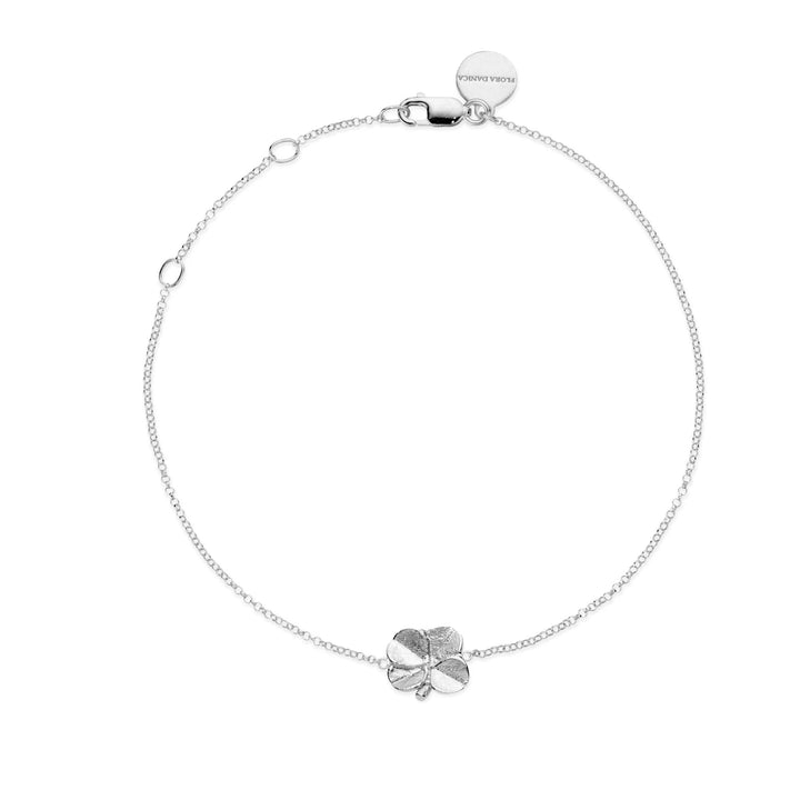 Flora Danica four-leaf clover bracelet silver with fine clover detail and thin chain. Model 907-flc-br-s-1.