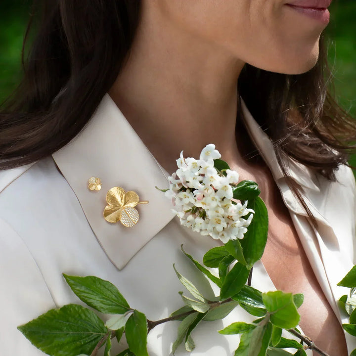 Flora Danica Four-leaf clover Brooch with Pavé Gilded worn on the collar of a shirt with flowers, Model 907-flc-bro-g-pave-2.