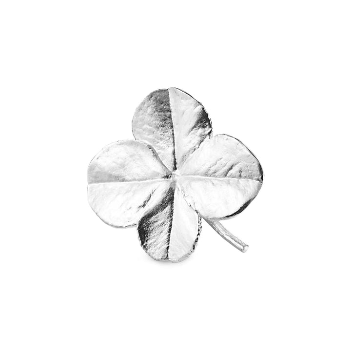 Flora Danica Four-leaf clover brooch Silver shows a detailed four-leaf clover brooch in bright silver. Model 907-flc-bro-s
