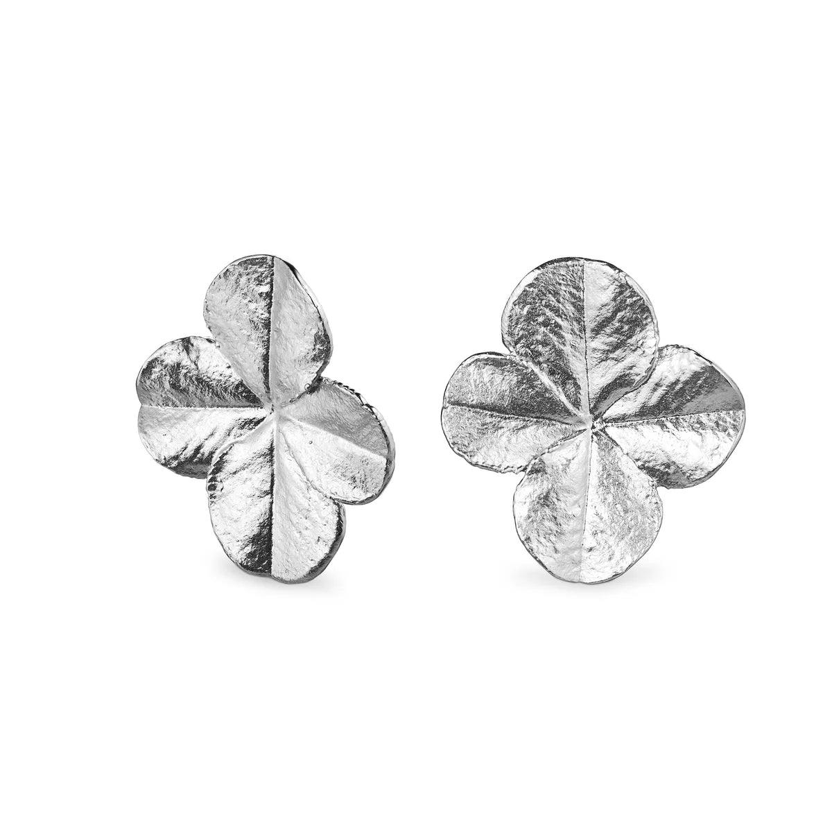 Flora Danica four-leaf clover ear clip silver, glossy surface with cloverleaf design. Model 907-flc-eaclips-s