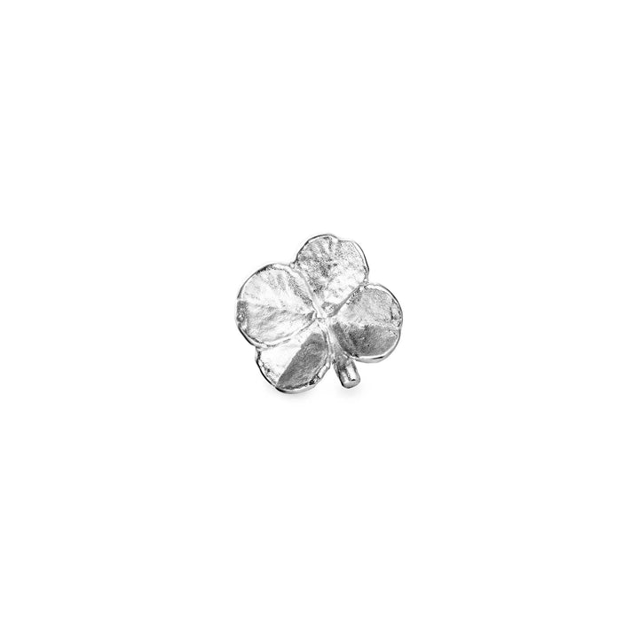 Flora Danica Four Leaf Clover Pin Silver shows a detailed silver four leaf clover pin on a white background. Model 907-flc-pi-s-1