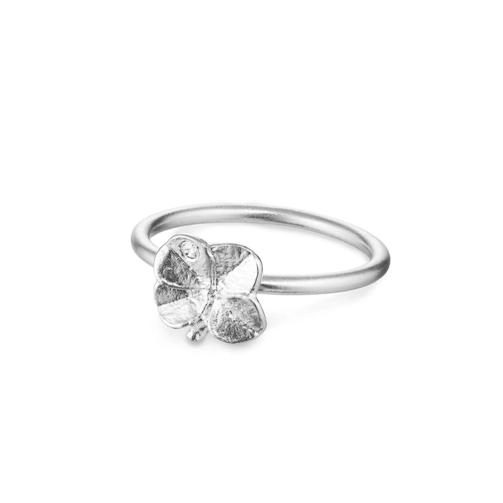Flora Danica Four-leaf clover ring Silver with detailed four-leaf clover leaf on simple, round ring rail. Model 907-flc-ri-s-001-1