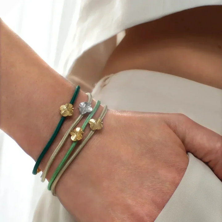 Flora Danica four-leaf clover silk bracelet dark green gilded, elegant on wrist, Model 907-flc-silk-darkgreen-g-001-3