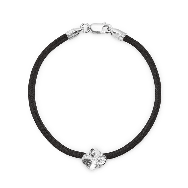 Flora Danica Four-leaf clover Silk Bracelet Black Silver with black silk cord and silver four-leaf clover detail. Model 907-flc-silk-black-s-001-1