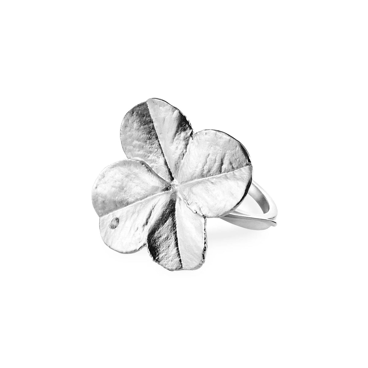 Flora Danica Clover Statement Ring Silver with large clover flower, glossy finish. Model 907-flc-stri-s-001-1