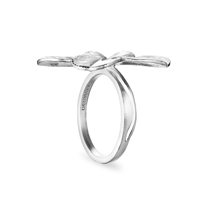 Flora Danica Four Leaf Clover Statement Ring Silver shows a unique, detailed four leaf clover ring in silver. Model 907-flc-stri-s-001