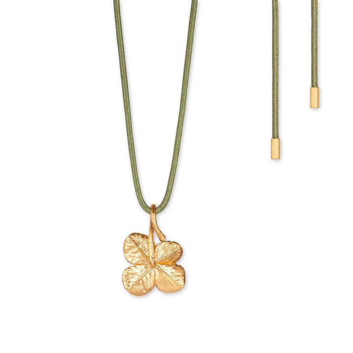 Flora Danica four-leaf clover pendant with silk cord, gold-colored cloverleaf on green cord. Model 907-FLC-SILKNE-G-2