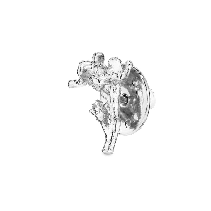 Flora Danica Forget-me-not Pin Silver shows a detailed flower in glossy silver on a white background. Model 907-fmn-pi-s-2
