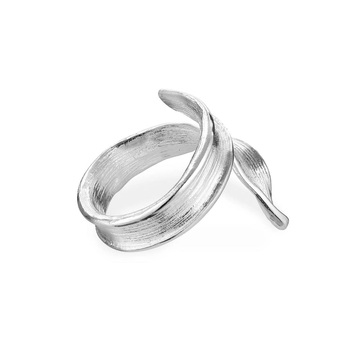Flora Danica Grass Statement Ring Silver with organic, textured surface in elegant design. Model 907-GR-STRI-S-001-2