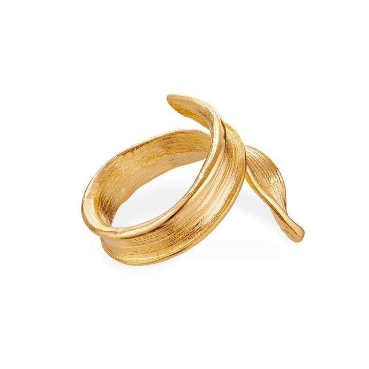 Flora Danica Grass Statement Ring Silver Gold Plated showcases organically twisted matte gold ring with texture. Model 907-GR-STRI-G-001