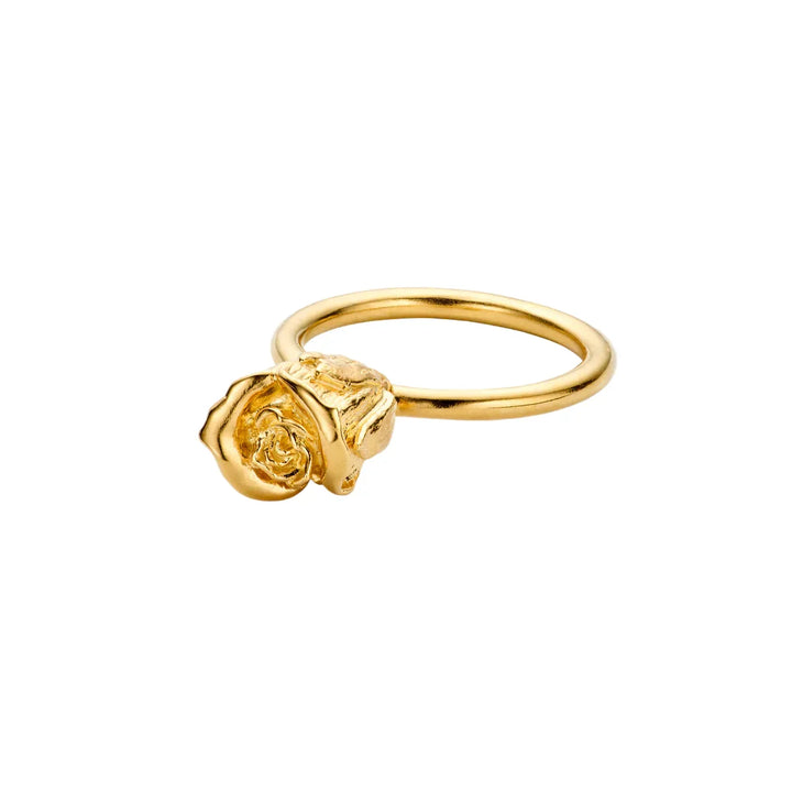 Flora Danica Rose Statement Ring gold plated shows elegant gold ring with detailed rose. Model ros-ri-g-001-1.