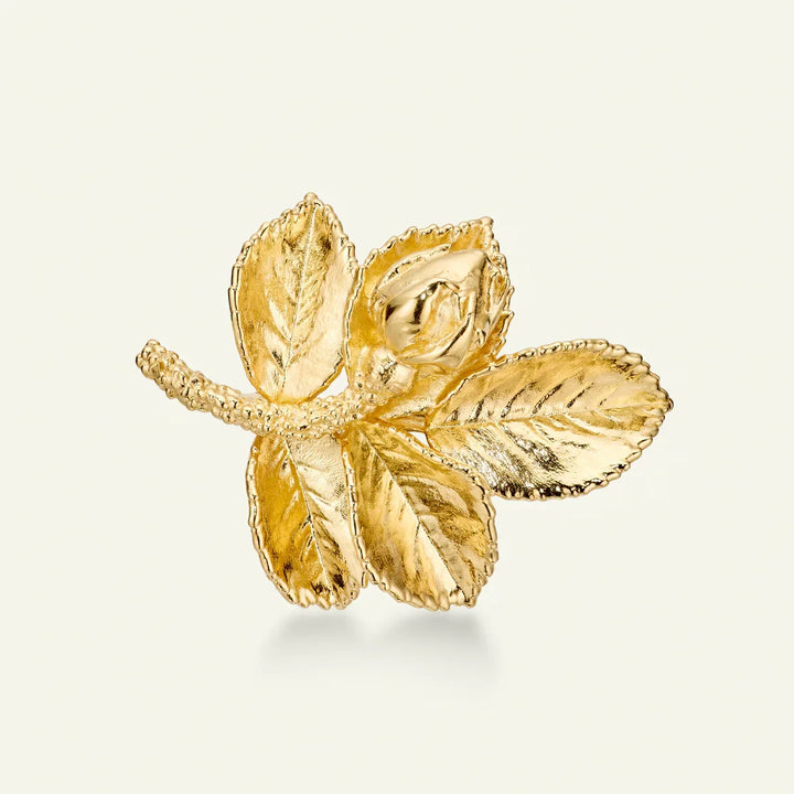 Flora Danica Rose Leaf Brooch Gilded rose brooch with detailed leaves in a gold look, floral motif. Model bro-g-2