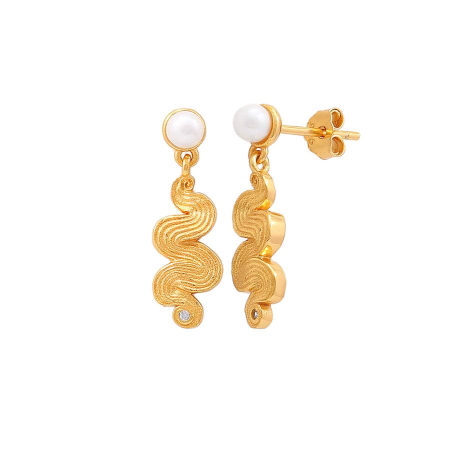 Hultquist Copenhagen Audrey Pearl gold-plated earrings with white pearl and wavy structure, Model S08586G-1