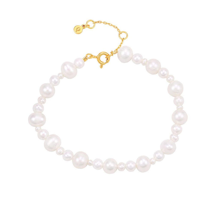 Hultquist Copenhagen Josephine Bracelet with irregular white beads and gold-coloured clasp. Model S08559G-1