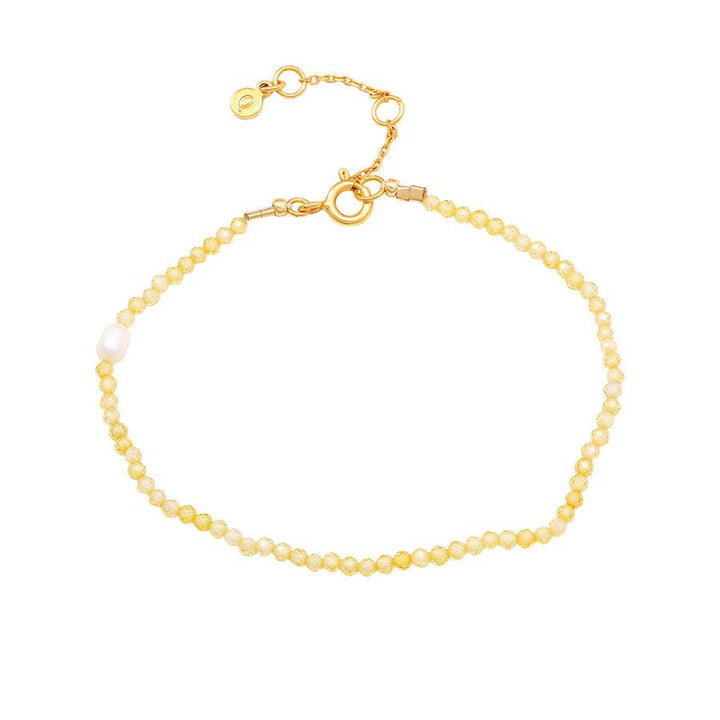Hultquist Copenhagen Layla Pearl bracelet with small yellow pearls and one white freshwater pearl, Model S08595G-1.