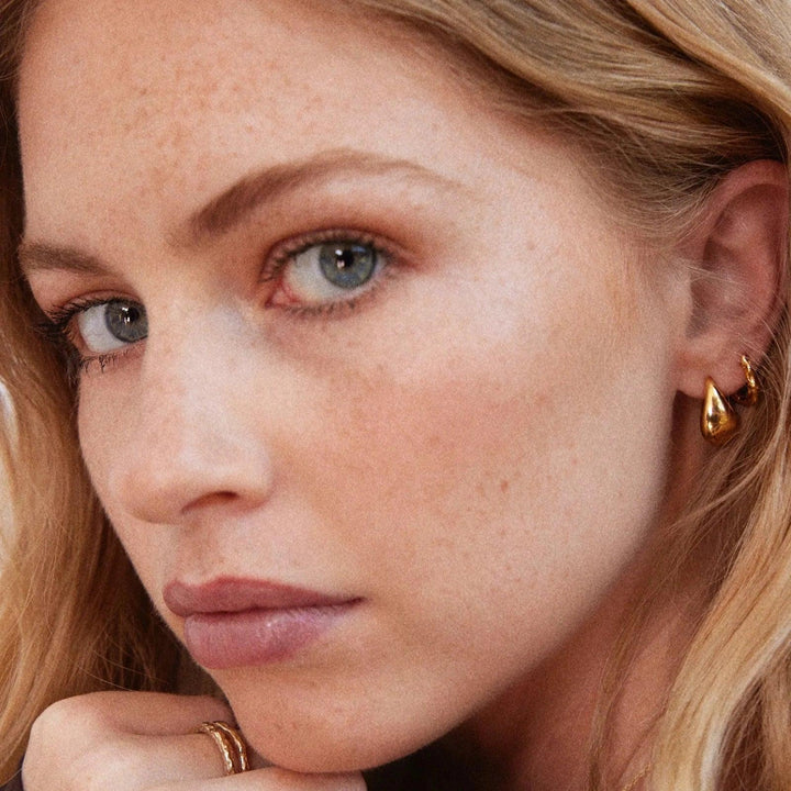 Jeberg Jewellry Audrey Drop Earrings in Gold Tone Metal on Woman with Light Hair, Model52920-1