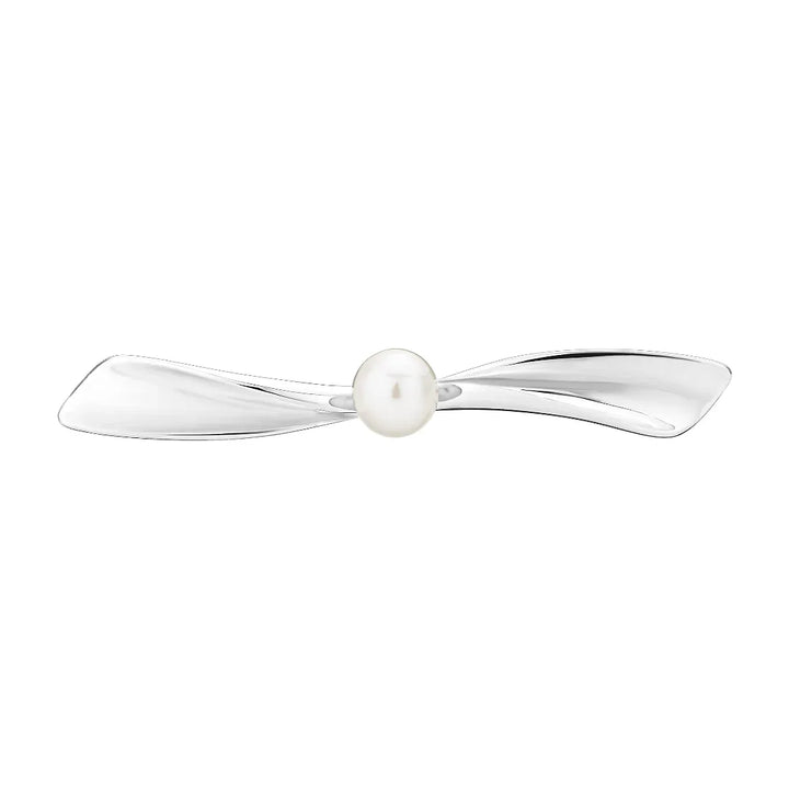 Lund Copenhagen silver brooch with pearl, elegant design in shiny silver with white pearl. Model 9041392-9041392-1