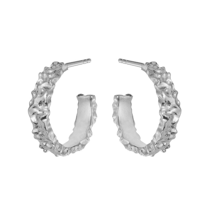maanesten aio medium earrings in silver with an organic, raw surface. Model 9566c-9566c-1