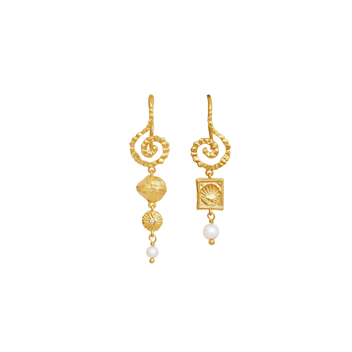 Maanesten Allie gold-plated hoop earrings with pearls with detailed gold structure and white pearls, Model 10085a-1