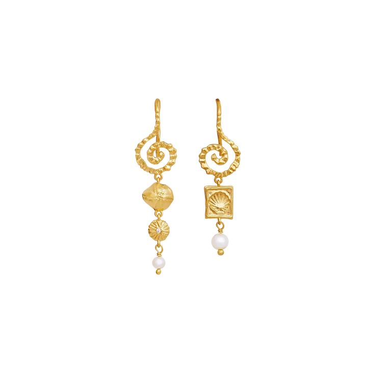 Maanesten Allie gold-plated hoop earrings with pearls with detailed gold structure and white pearls, Model 10085a-1