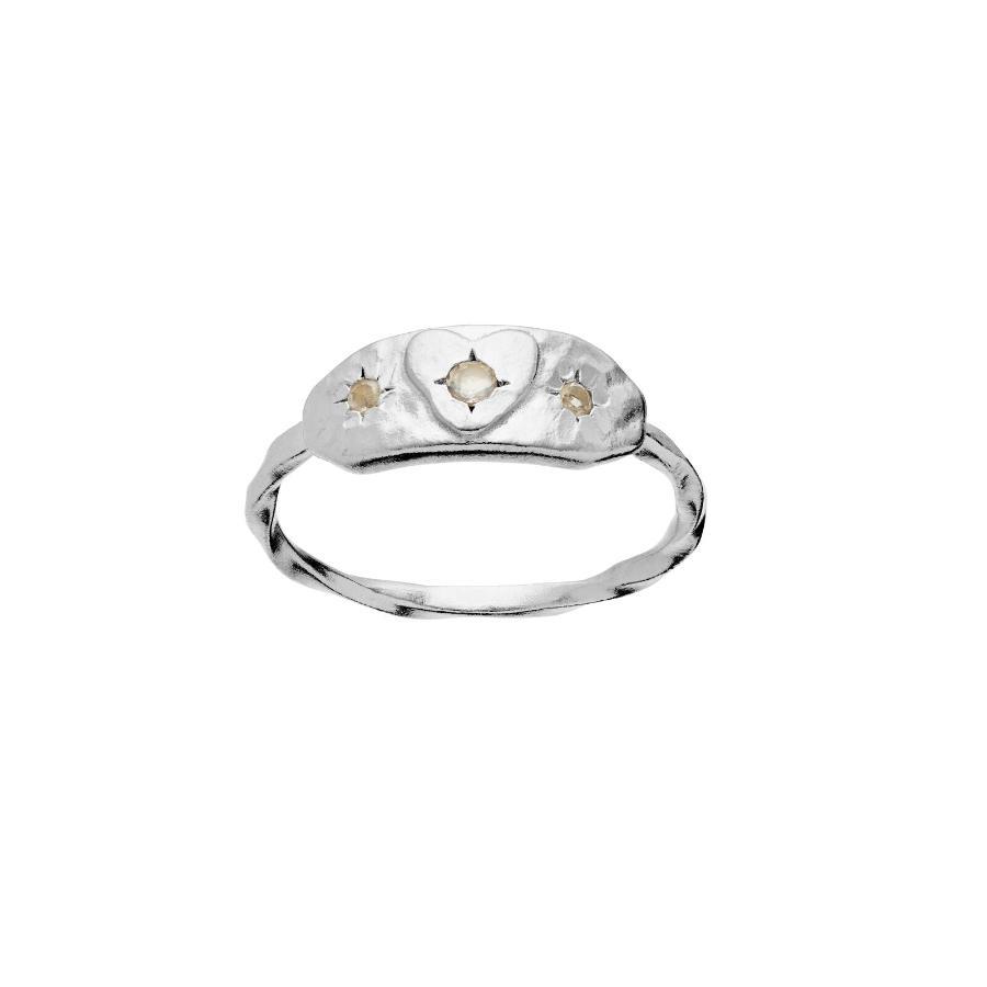 Moonstone Amarit silver ring with heart and three bright stones, elegant handmade detail. Model 4840c-001.