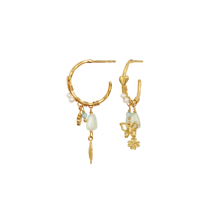 maanesten-arden-gold-plated-heart-hoops shows gold-plated hoops with heart-shaped pendants, stones and details. Model 10093a-2