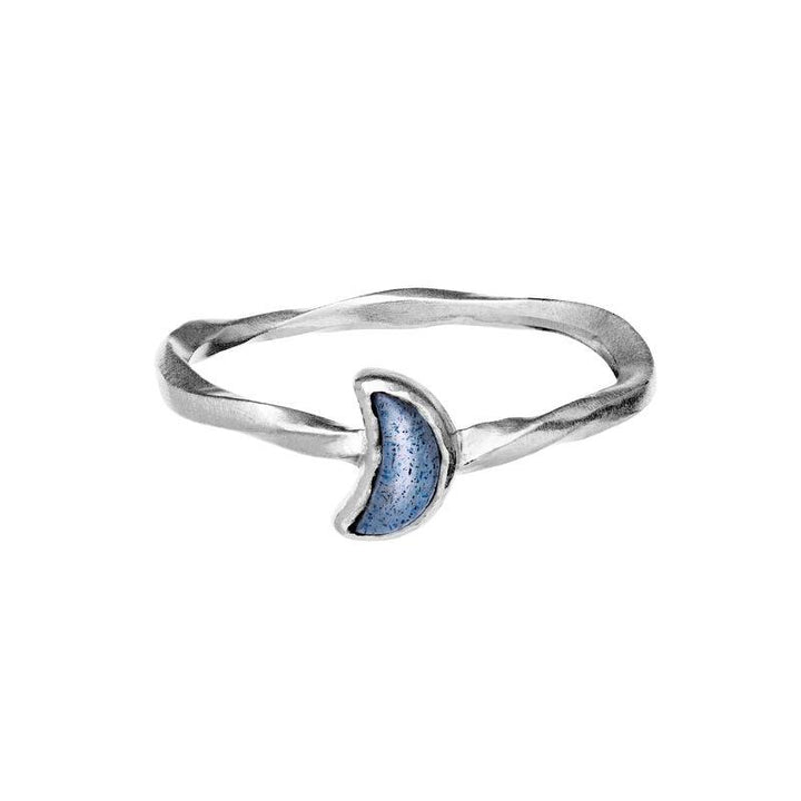 Maanesten Doris Ring in silver with twisted band and blue moon-shaped detail, Model 4810c-4810c-001