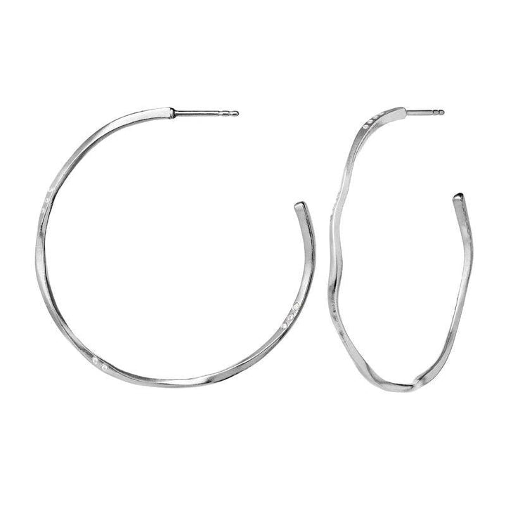 Maanesten Echo Grande Hoops 43mm in silver, two large wavy earrings with a glossy surface. Model 9863c-9863c-2