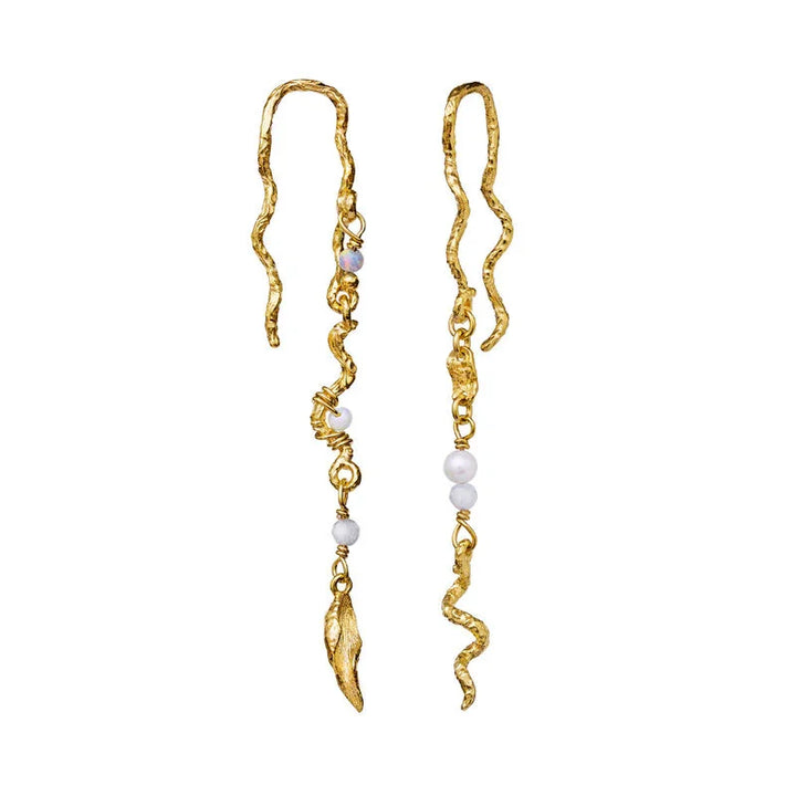maanesten elisa earrings, long 18kt gold plated earrings with twisted design and white pearl details, Model 9746a-9746a-2